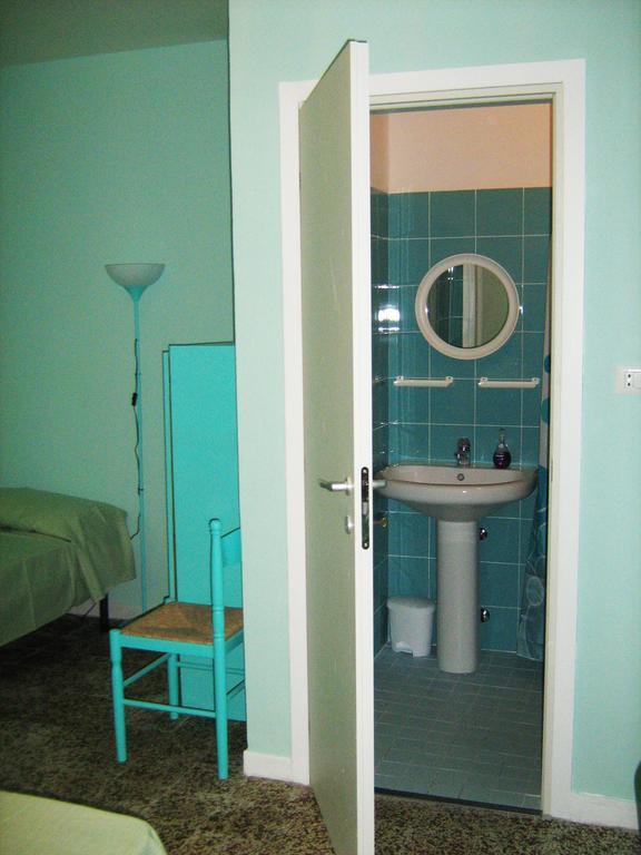 Sirenapop Concept B&B Rivazzurra Di Rimini Phòng bức ảnh